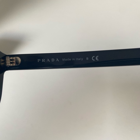 Prada Round Sunglasses - Picture 4 of 4